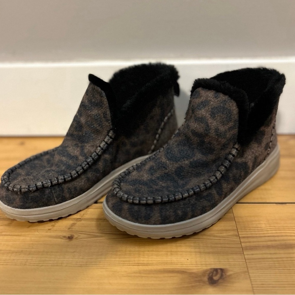 Hey Dude Denny Leo Beige | Women's Boots | Size 8 | Women's slip on booties